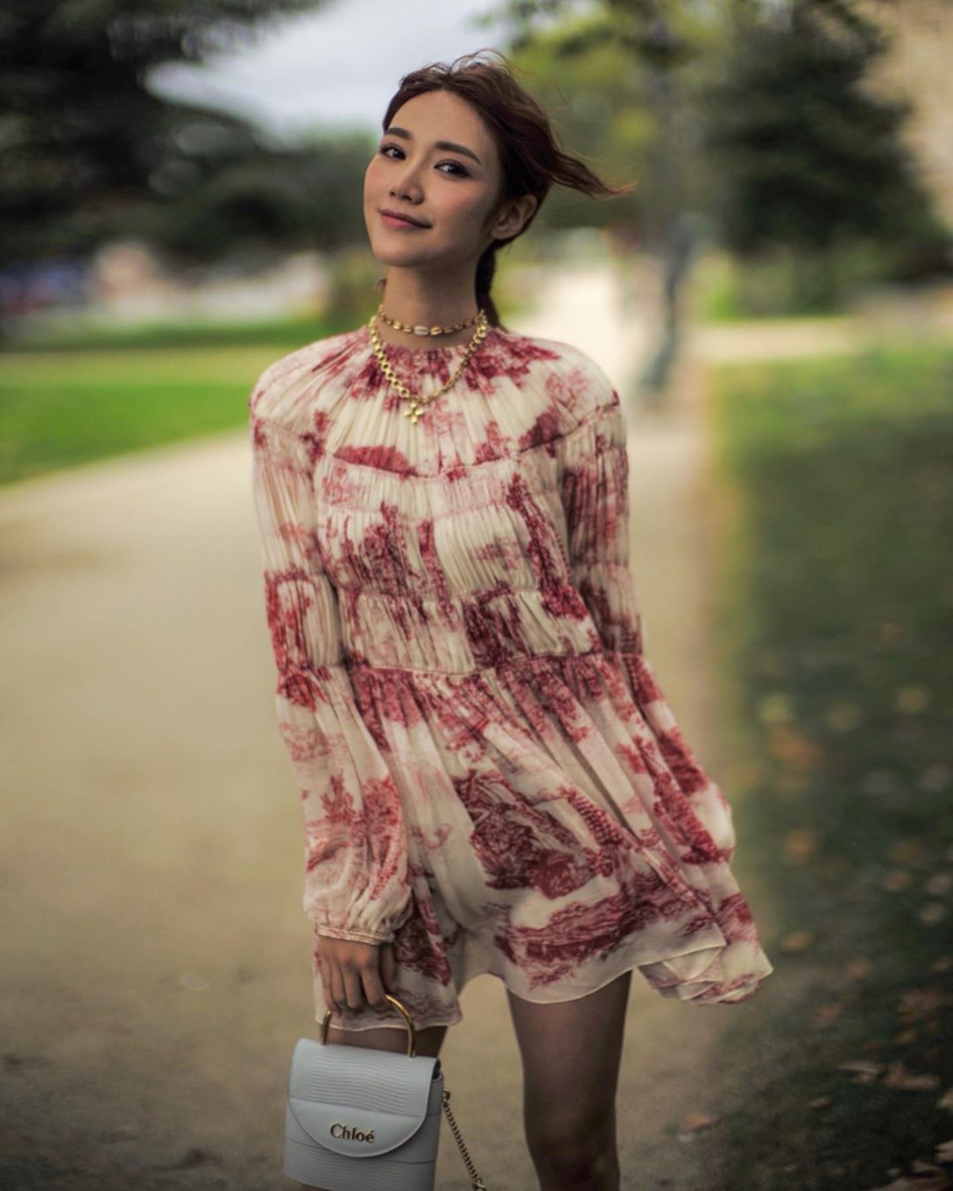 倪晨曦62岁母亲参加美国选美比赛夺冠，全家基因优良妹妹亦是美女