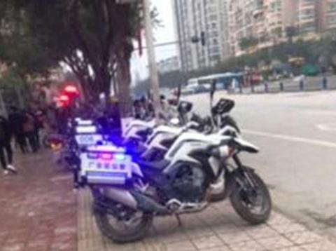 凯越500X成为警用车，警车用拉力很少见，选的还是高配