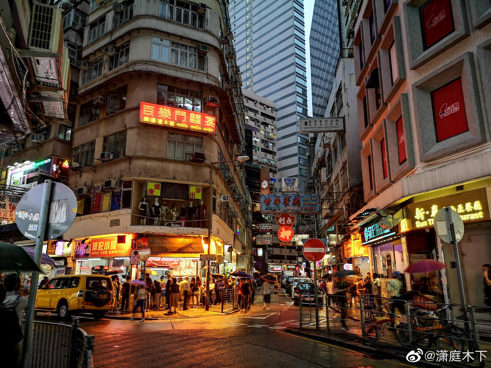 尖沙咀之夜,由 华为P20 Pro 手持超级夜景 拍摄。