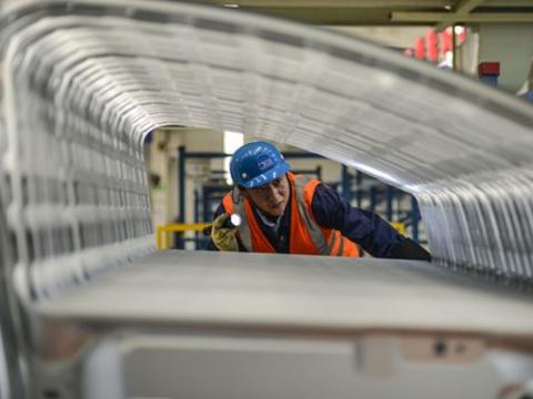 连续“内斗”14年 他们究竟图什么？