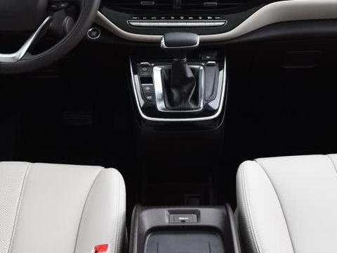 传祺GM6正式上市，一看价格，车友：被疯抢的节奏