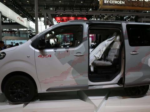 又一“黑马”MPV来了，车顶能升降，网友：这车不火算我输