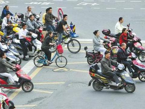 与电动车发生的事故，汽车车主无错也要承担责任，这是为什么呢？