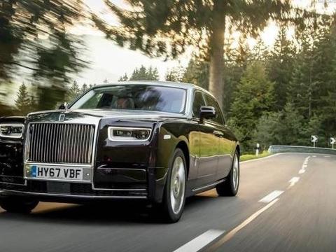 1400万的超豪华轿车，刚提车就变事故车？据说是国内首撞！