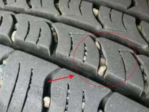轮胎的这些小石子不能抠，九成车主不听劝，现在都去补胎了