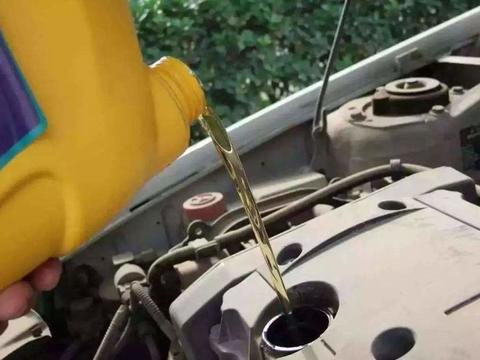 在4S店换机油的人，被坑了多少钱？早知道能省不少冤枉钱