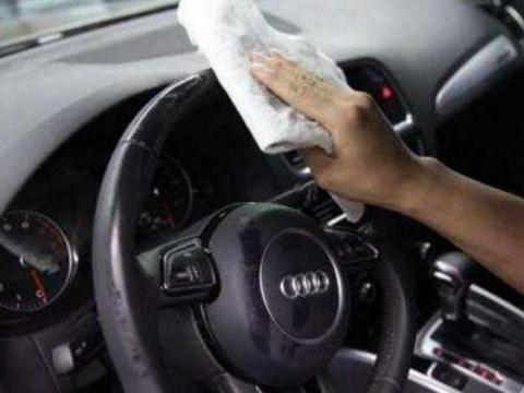 摸了5年方向盘，才知车内灰尘不用毛巾擦，用一土法子车内净如新
