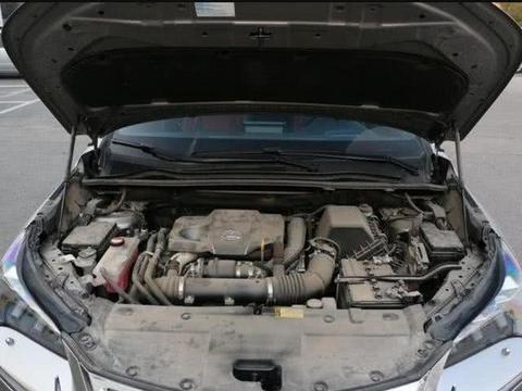 越来越多人保养只换机油，愚钝！这个孔每月清一次，动力足贼省油