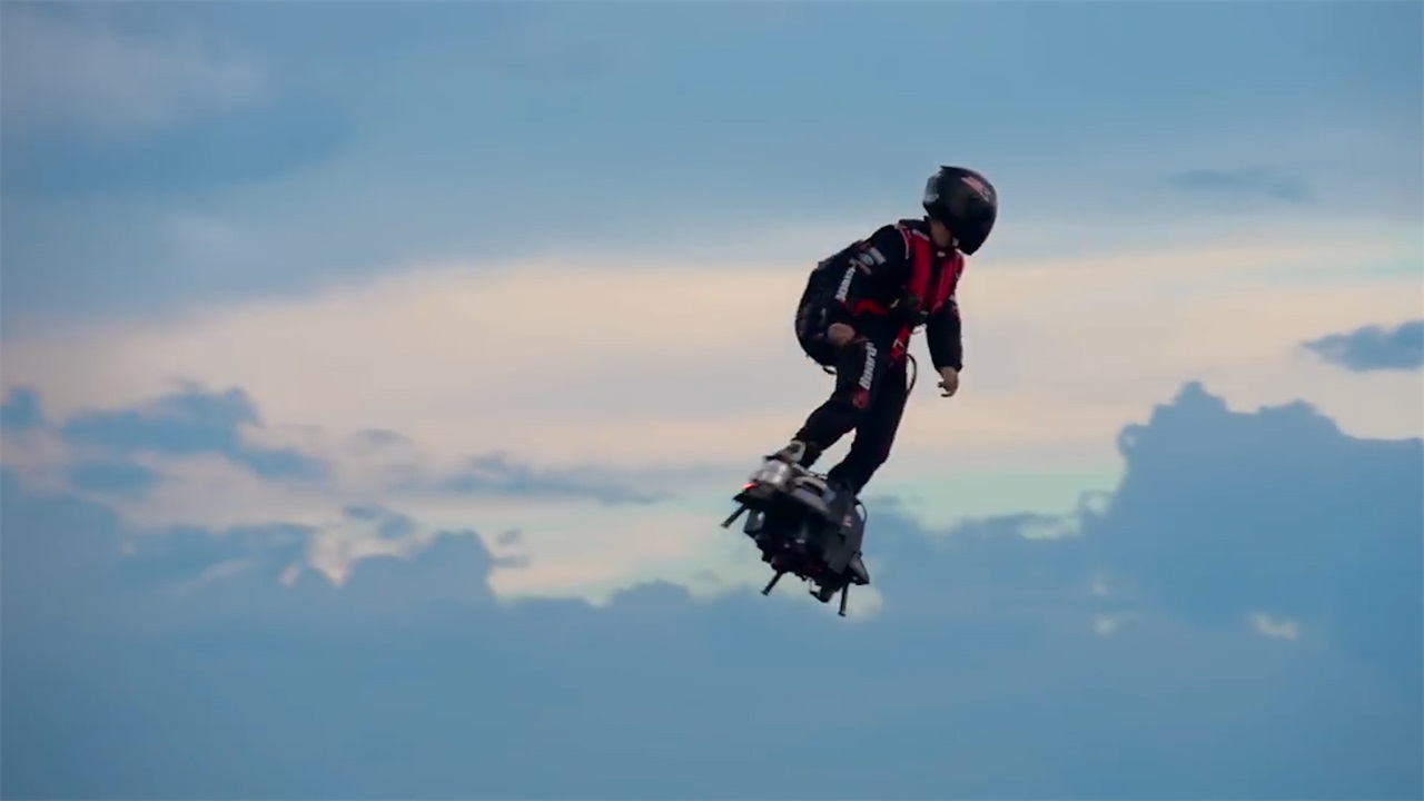 世界首台个人飞行器问世!一举打破世界纪录，将颠覆出行方式?