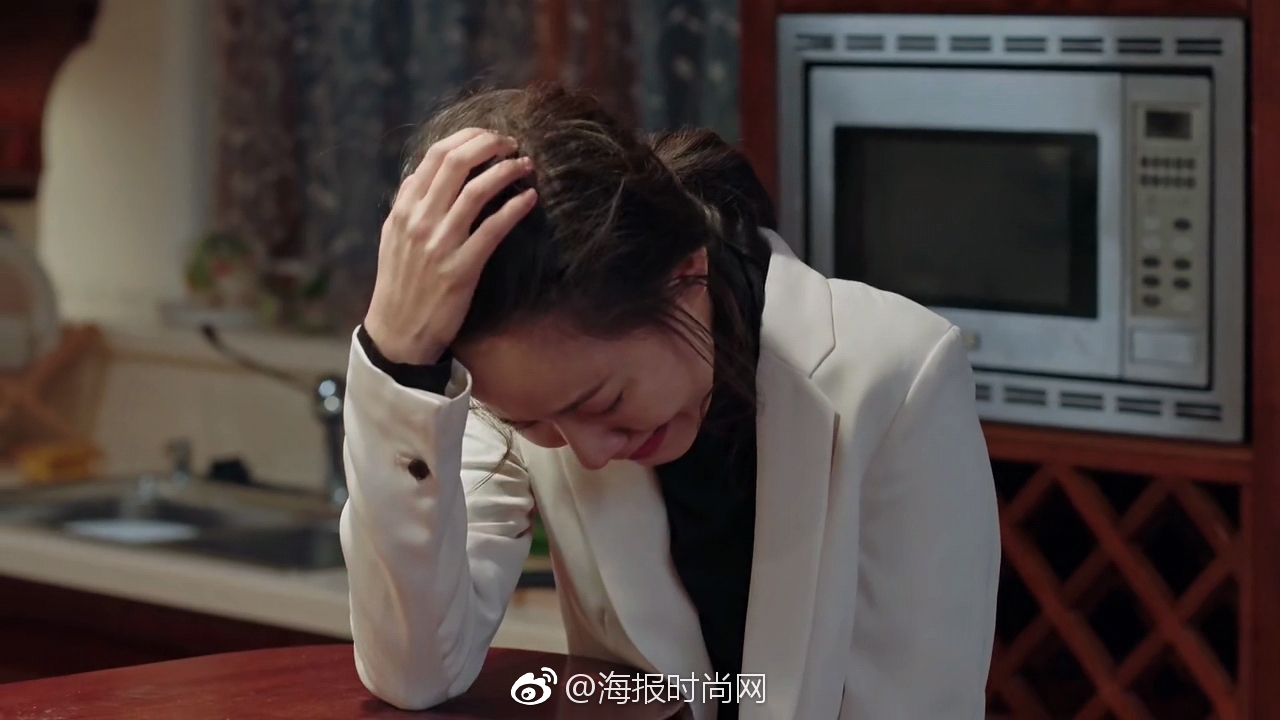 小咪差点被砸到受伤，吴非控制不住生气打了小咪