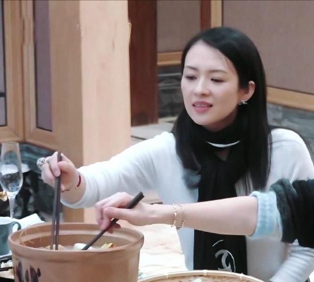 《妻子的浪漫旅行》章子怡右手被打马赛克,原