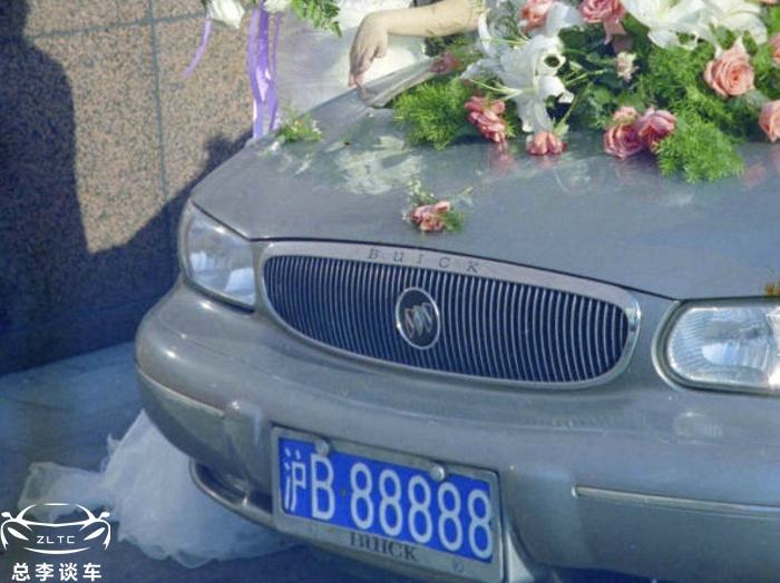 沪b88888以前是别克新世纪v625g现在是奔驰e320l