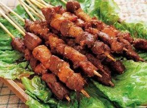大厨教你炸羊肉串,来上一罐啤酒,越吃