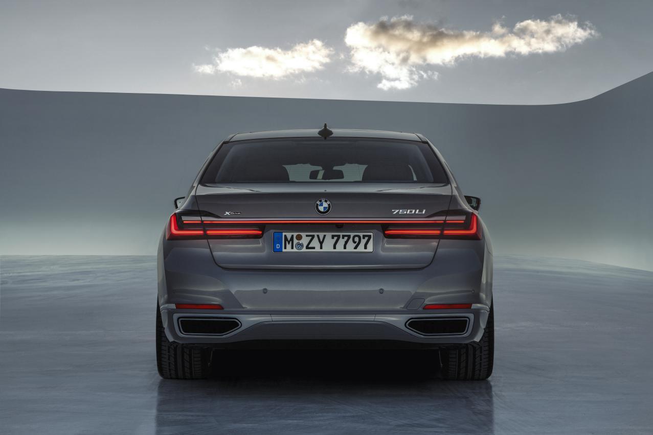 蜀锦快报：老板们换车啦！82.8万元起，宝马新BMW 7系正式上市