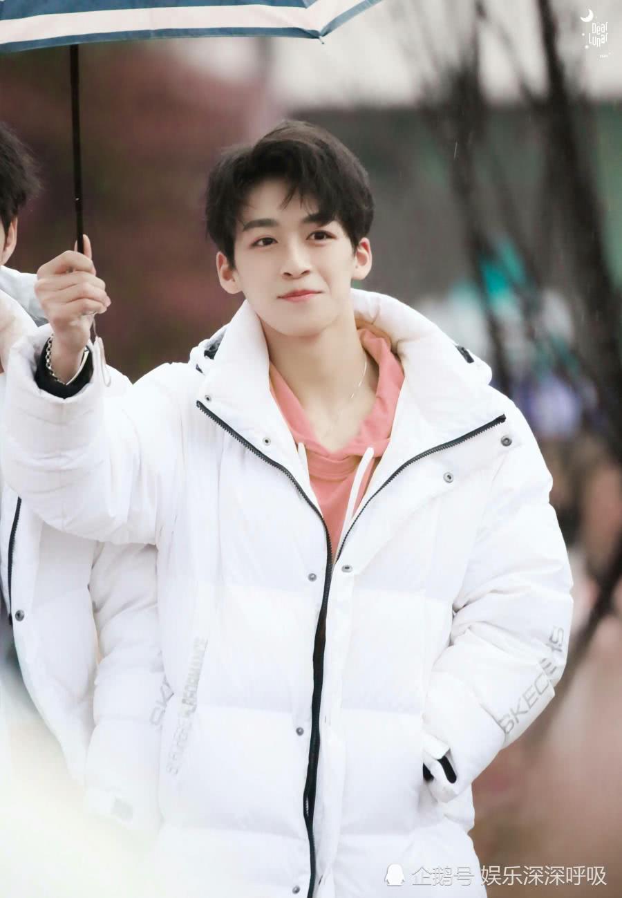 周震南师哥是肖战,何洛洛师哥是王源,王晨艺的最厉害