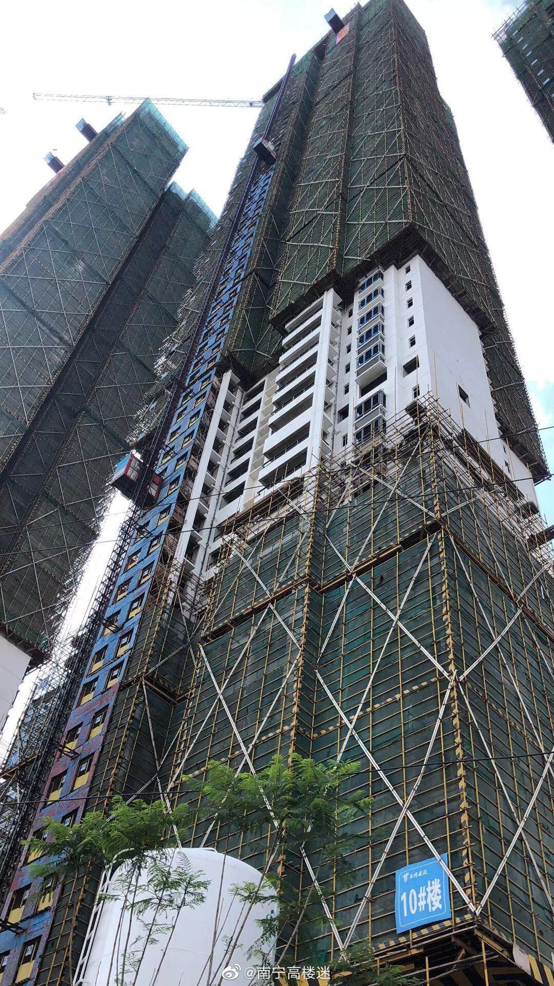 约200米?南宁天誉城10号楼顺利封顶
