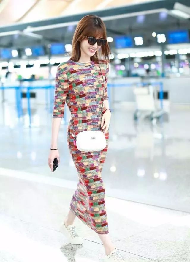 毛晓彤发展?陈伟霆被消耗热度?刘诗诗孕肚逛庙会?沈月不炒作?