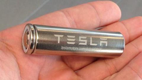 拆开特斯拉，发现7000节“五号电池”，网友：难怪会自燃