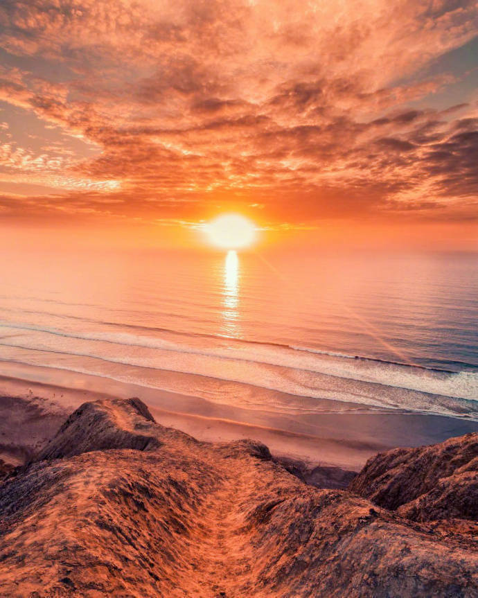 美国度假，可以去看看圣地亚哥橘色海滩，晚霞是橙子汽水的味道~