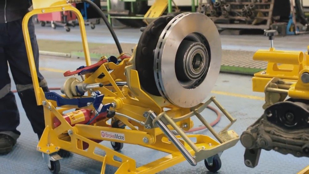 卡车制动器更换