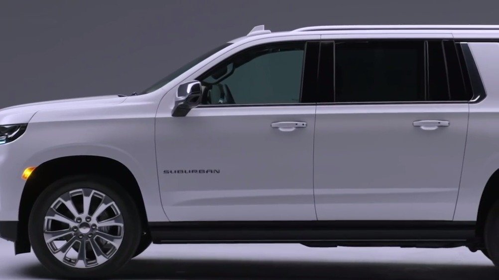 正宗美式全尺寸SUV， 萨博班，不知道 坐这个车挤不挤？