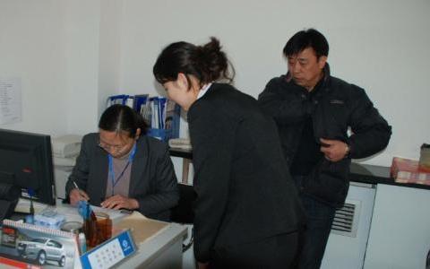 三者险50万和100万哪个好？定损员说出实情，车主：后悔才知道