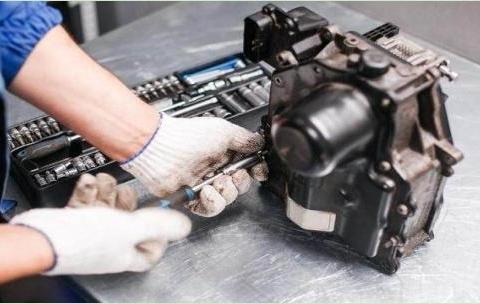 变速箱油到底多久换一次？让汽修师傅告诉你，免得少开10年时间