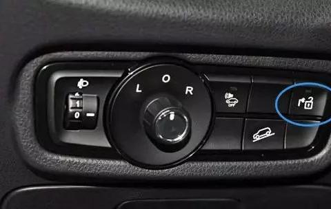 充电枪拔不下来咋办？下雨天能充电吗？解答关于充电桩的各种疑问