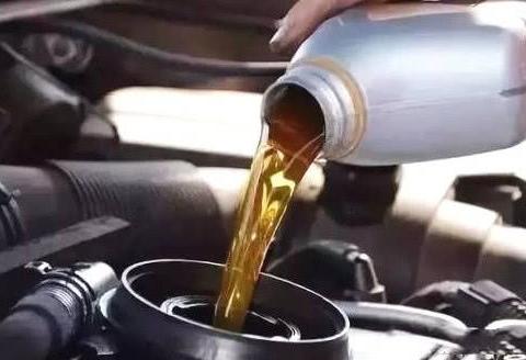 跑5千公里换一次机油是“扯淡”？修车工：发动机都这样报废的