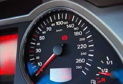 汽车知识：连接金奔腾汽车电脑解码器