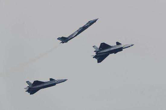 中国歼20战机纯属山寨产品,军迷回应非常提气