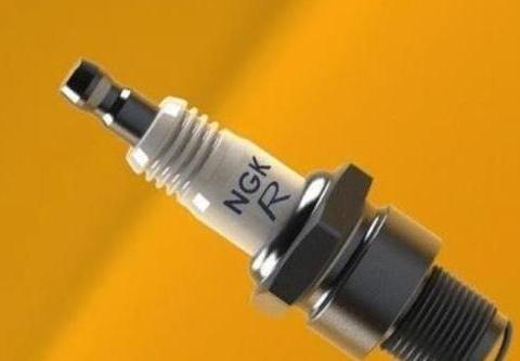 汽车如果出现这样的情况，记得换火花塞，不然下次就该换发动机了