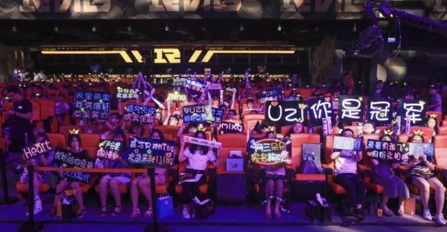 追星男女差异大揭秘 女生为何更爱疯狂追星