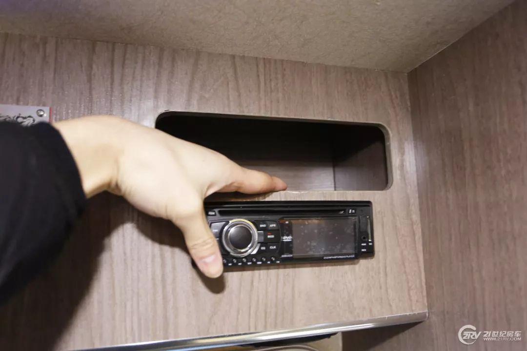 【实拍评测】29.98万元买辆C型房车 2张大床 配置也不少