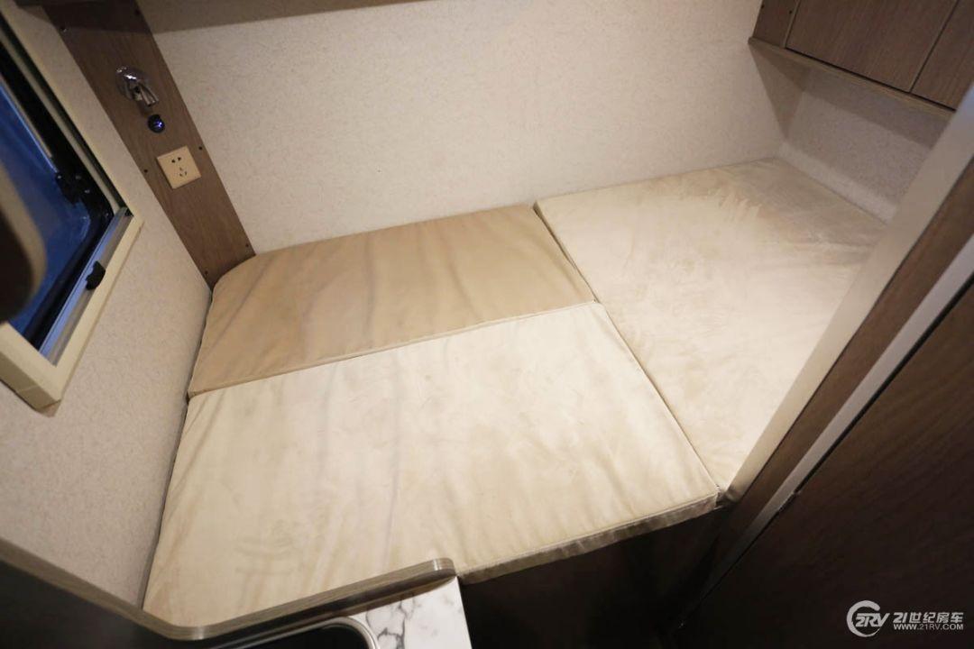 【实拍评测】29.98万元买辆C型房车 2张大床 配置也不少