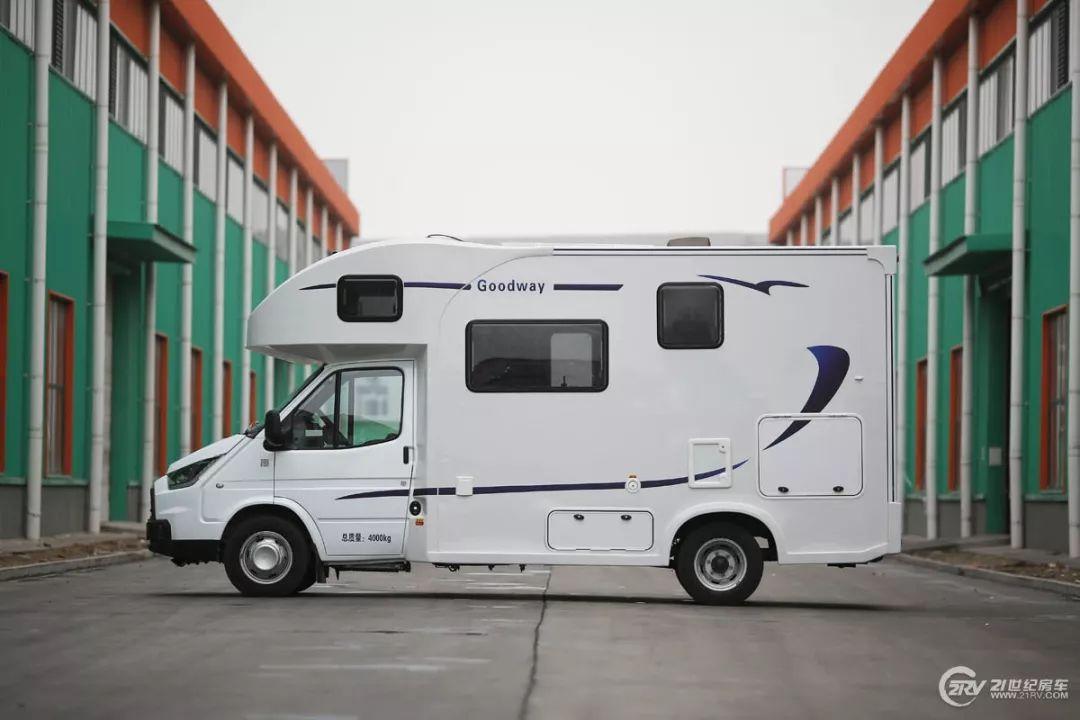【实拍评测】29.98万元买辆C型房车 2张大床 配置也不少