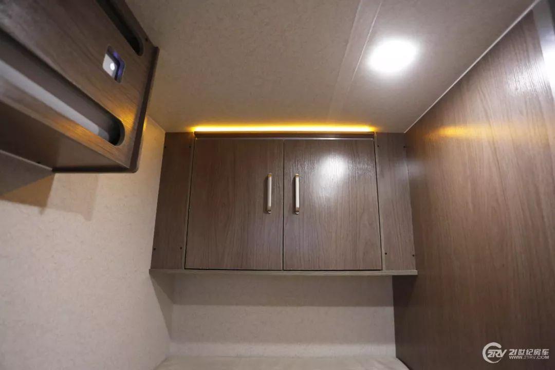 【实拍评测】29.98万元买辆C型房车 2张大床 配置也不少