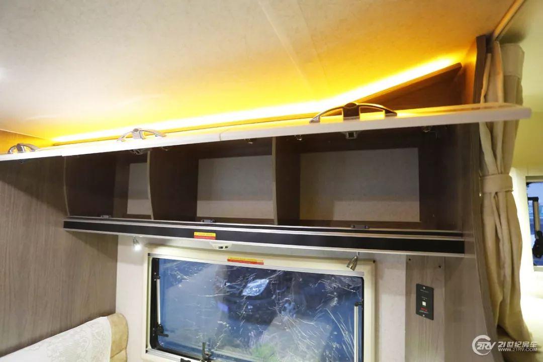 【实拍评测】29.98万元买辆C型房车 2张大床 配置也不少