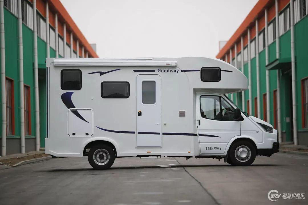 【实拍评测】29.98万元买辆C型房车 2张大床 配置也不少