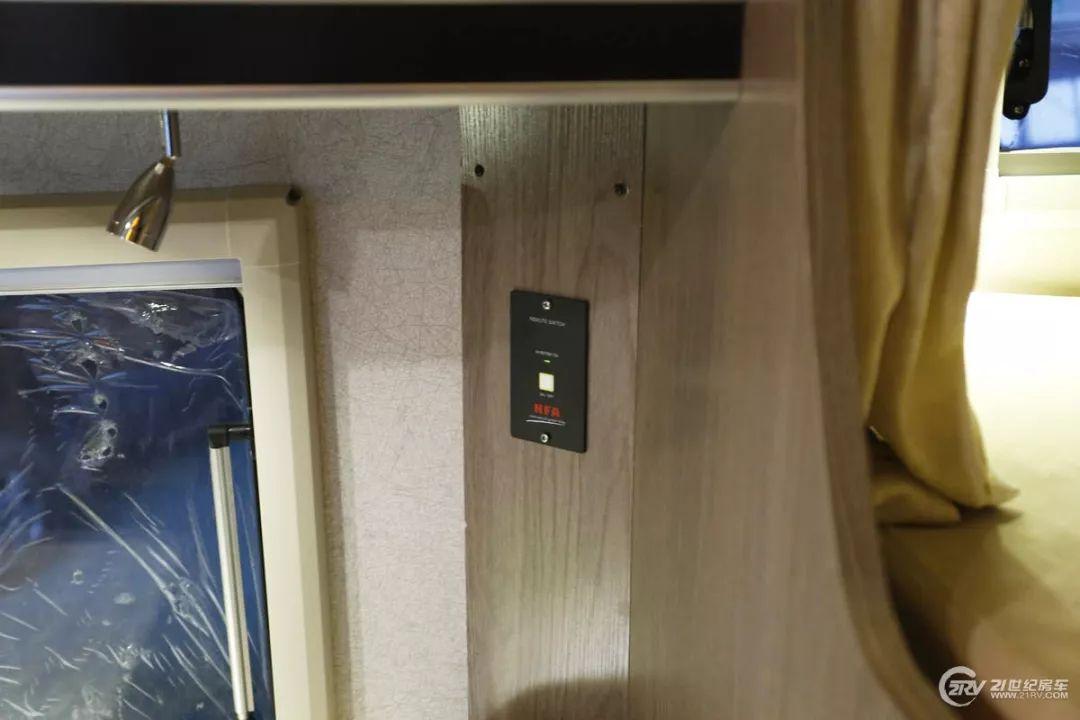 【实拍评测】29.98万元买辆C型房车 2张大床 配置也不少