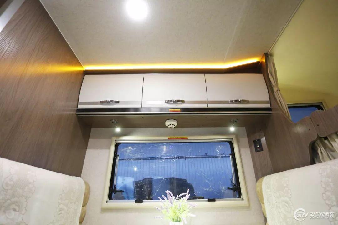 【实拍评测】29.98万元买辆C型房车 2张大床 配置也不少