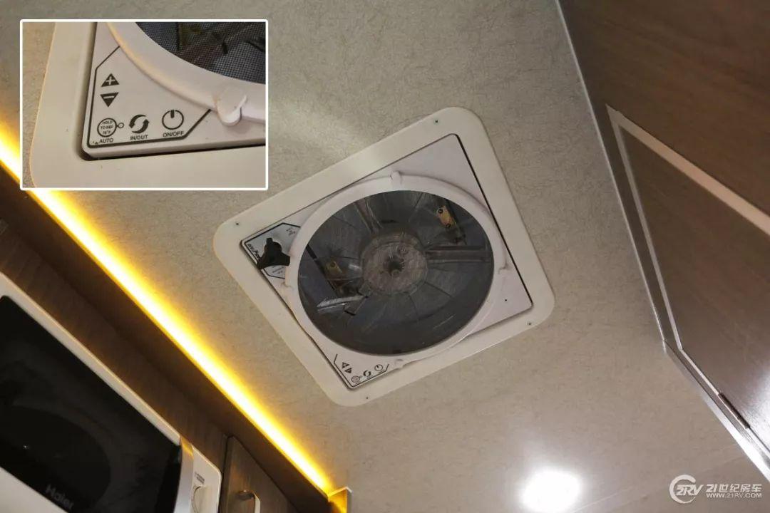 【实拍评测】29.98万元买辆C型房车 2张大床 配置也不少