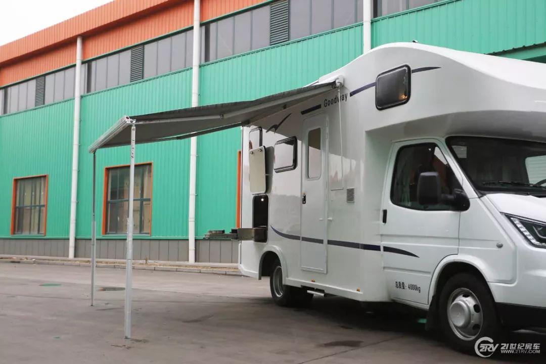 【实拍评测】29.98万元买辆C型房车 2张大床 配置也不少