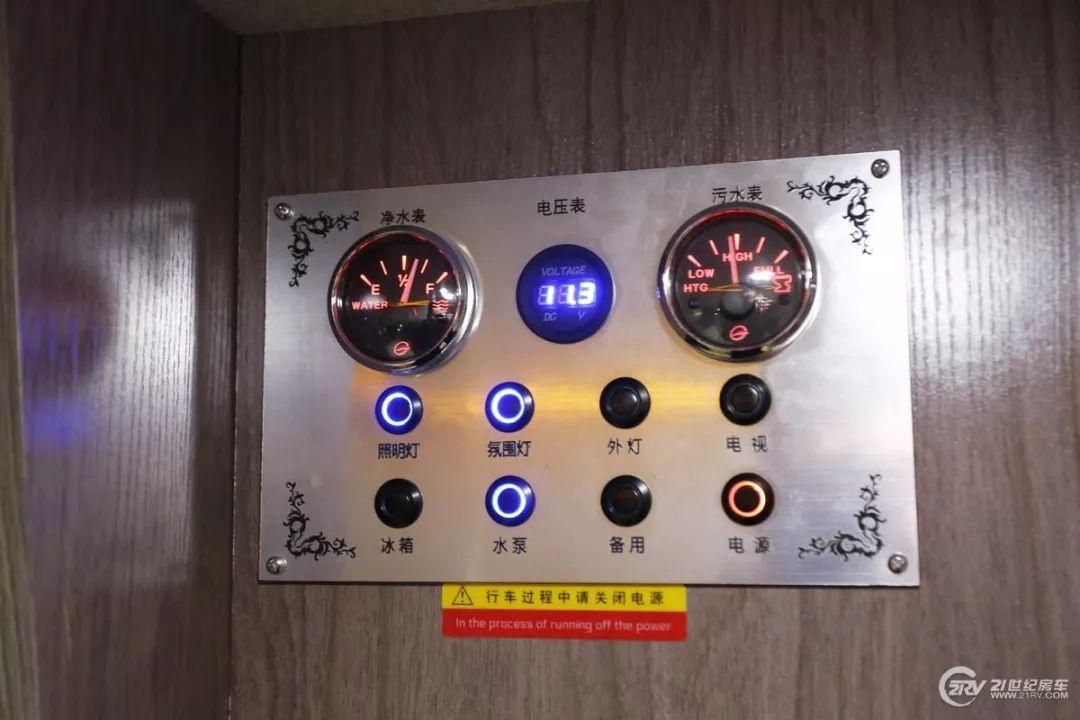 【实拍评测】29.98万元买辆C型房车 2张大床 配置也不少