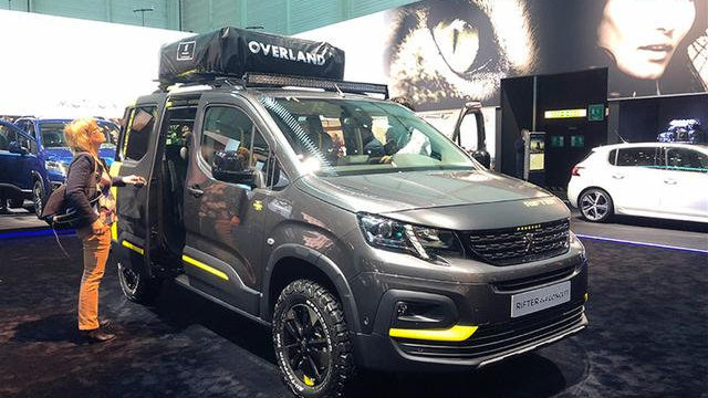 又一法系“硬货”亮相，车顶带帐篷，配全地形轮胎，还有四驱系统