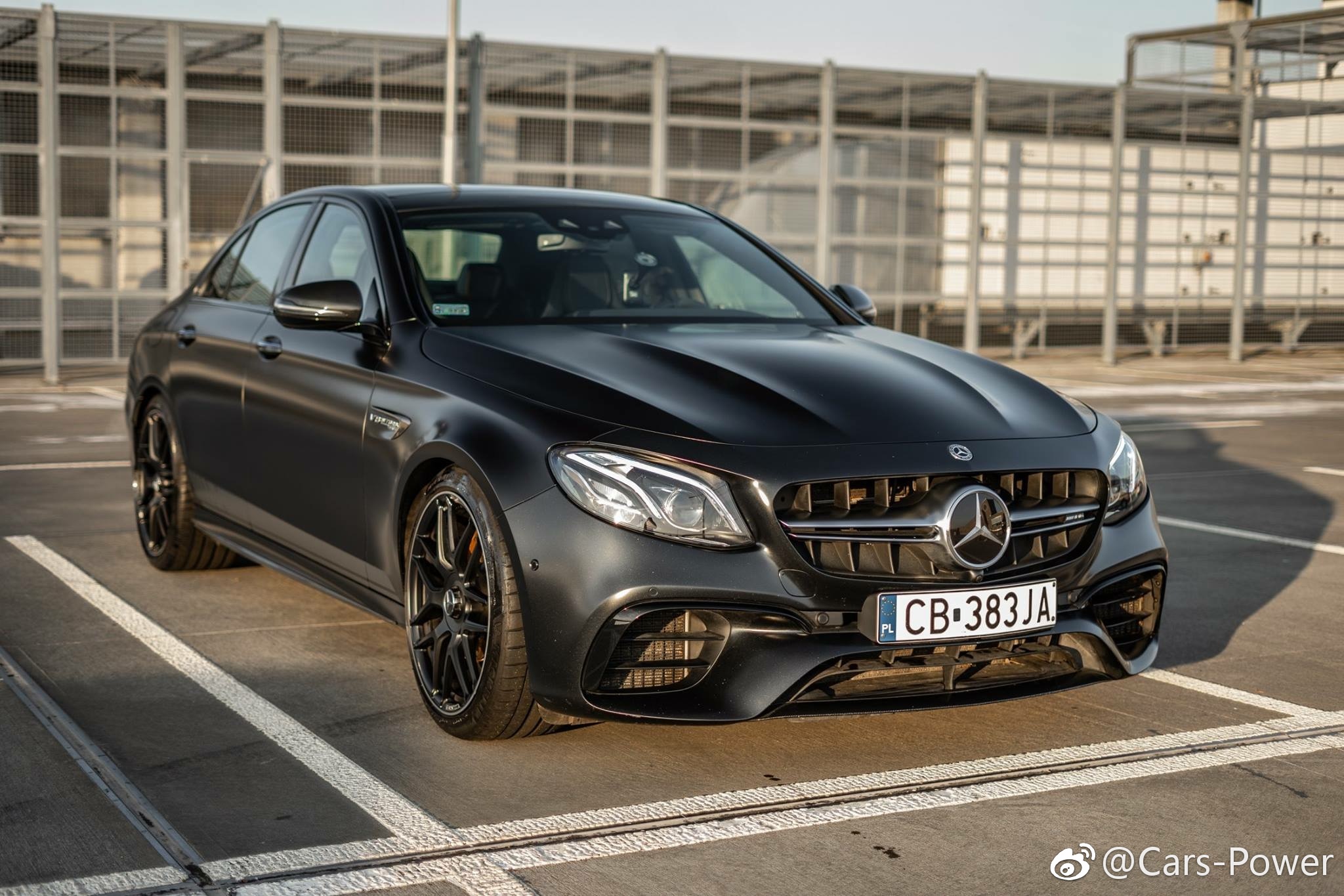 奔驰amge63,奔驰E180L 哑光黑-奔驰新e63s amg sedan