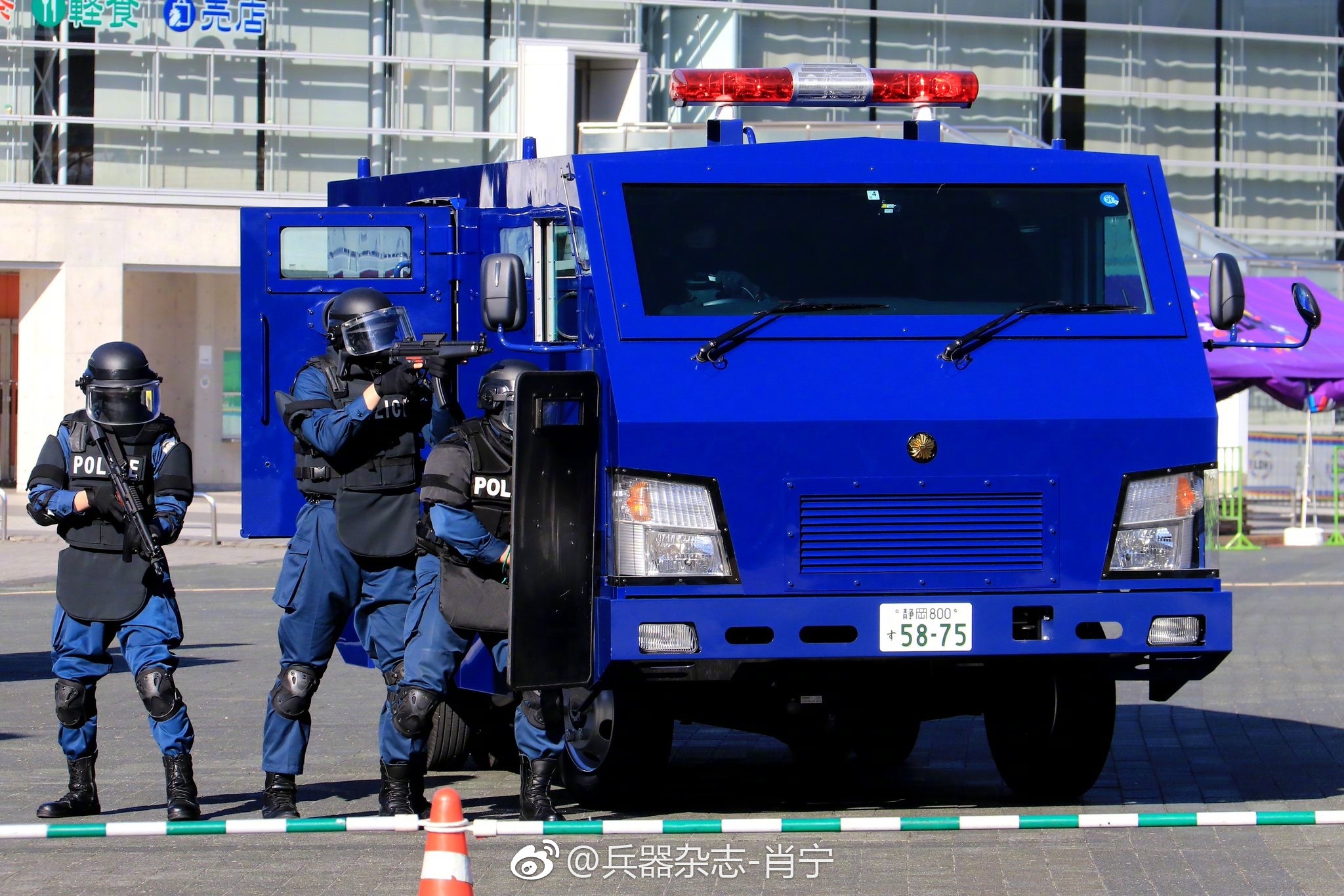 日本平成30年度静岡県警察綜合警備訓練管区機動隊进行警備訓練和制圧