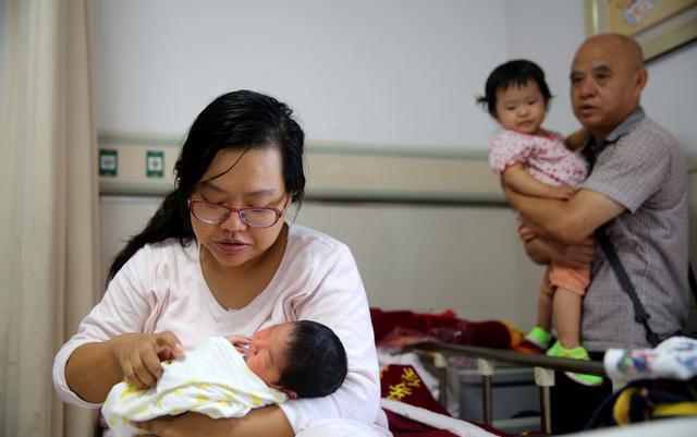 当年计划生育,偷着生二胎的70后,现在都后悔了