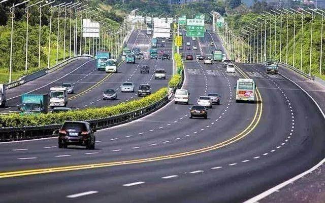 一个火花塞坏了，整车的火花塞都要换吗？