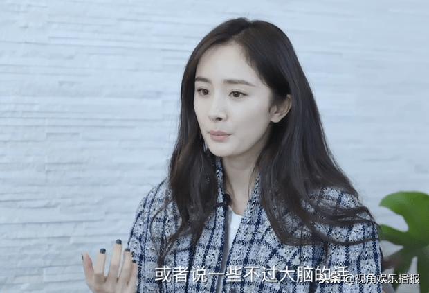 杨幂离婚后采访:不在意别人指手画脚,我承受的东西比你多多了